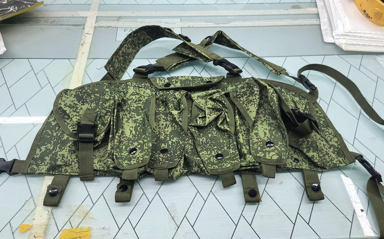 Chaleco táctico MOLLE con liberación rápida y bolsa de accesorios - imagen 4