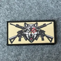 Parche táctico lobo con fusiles cruzados – gancho y bucle airsoft