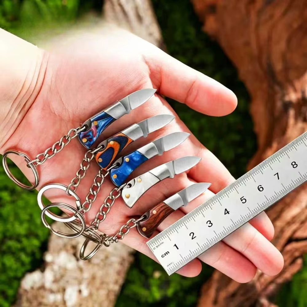 Llavero con cuchillo plegable acrílico latón y madera para camping - imagen 3