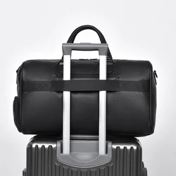 Bolsa deportiva separador estanco y bolsillo para calzado