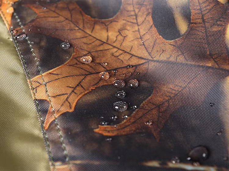 Cubrepiernas impermeables con camuflaje hojas de arce