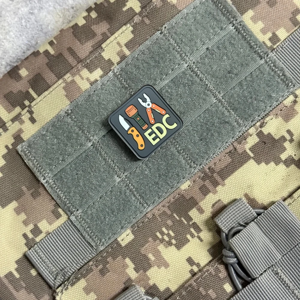Parche táctico EDC insignia de moral PVC con velcro para ropa - imagen 2