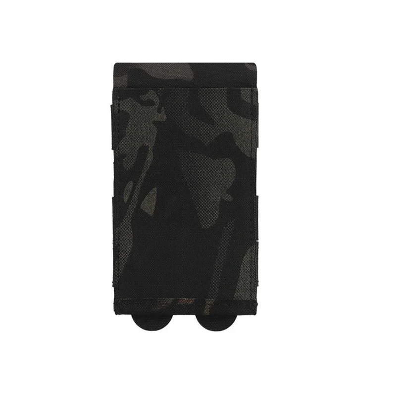 Detalle de la bolsa porta cargadores con sistema MOLLE