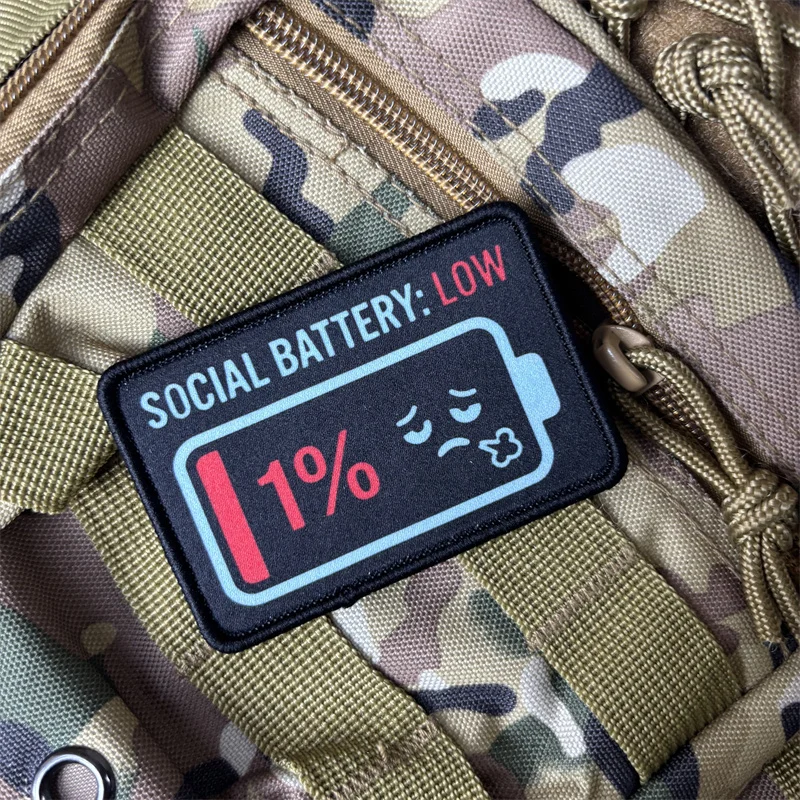 Parche táctico velcro Social Battery: Low – para mochila - imagen 2