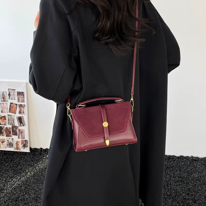 Bolso bandolera cuadrado con detalles