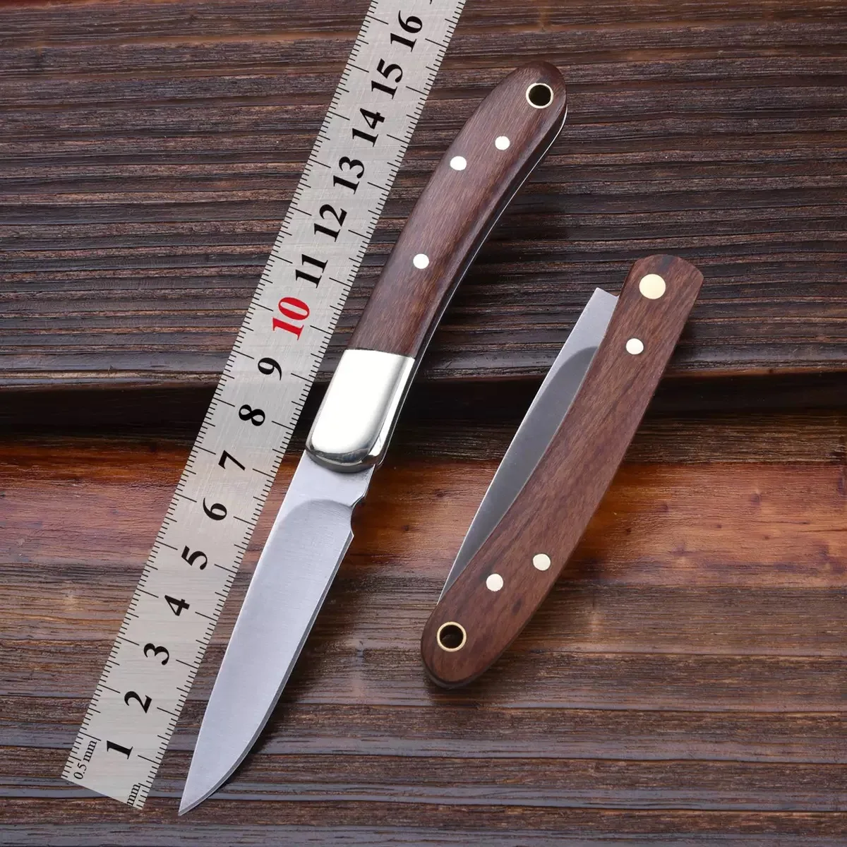 Cuchillo plegable con mango de madera