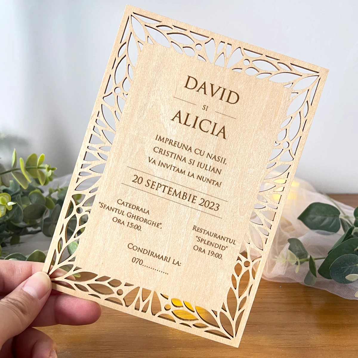 Tarjeta de invitación madera con corte láser personalizada para boda - imagen 4