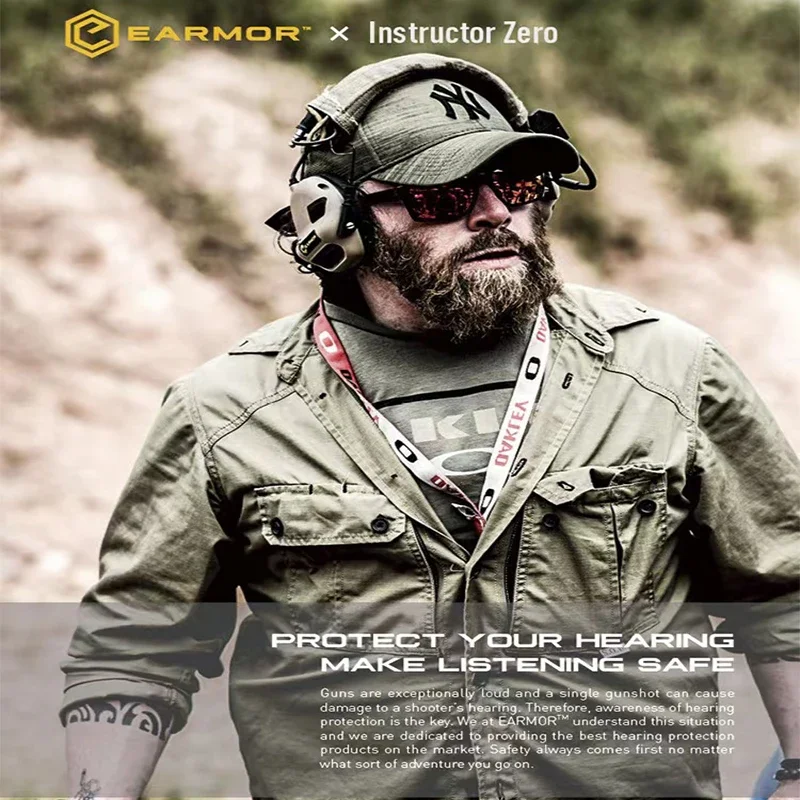 Adaptador EARMOR M12 montado en casco táctico