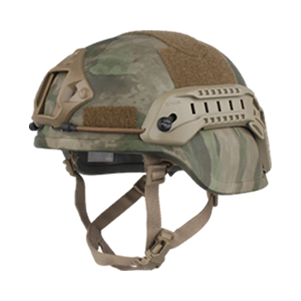 Casco en uso durante una partida de airsoft