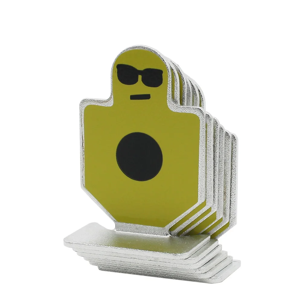 Objetivos metálicos amarillos y rojos para práctica de tiro