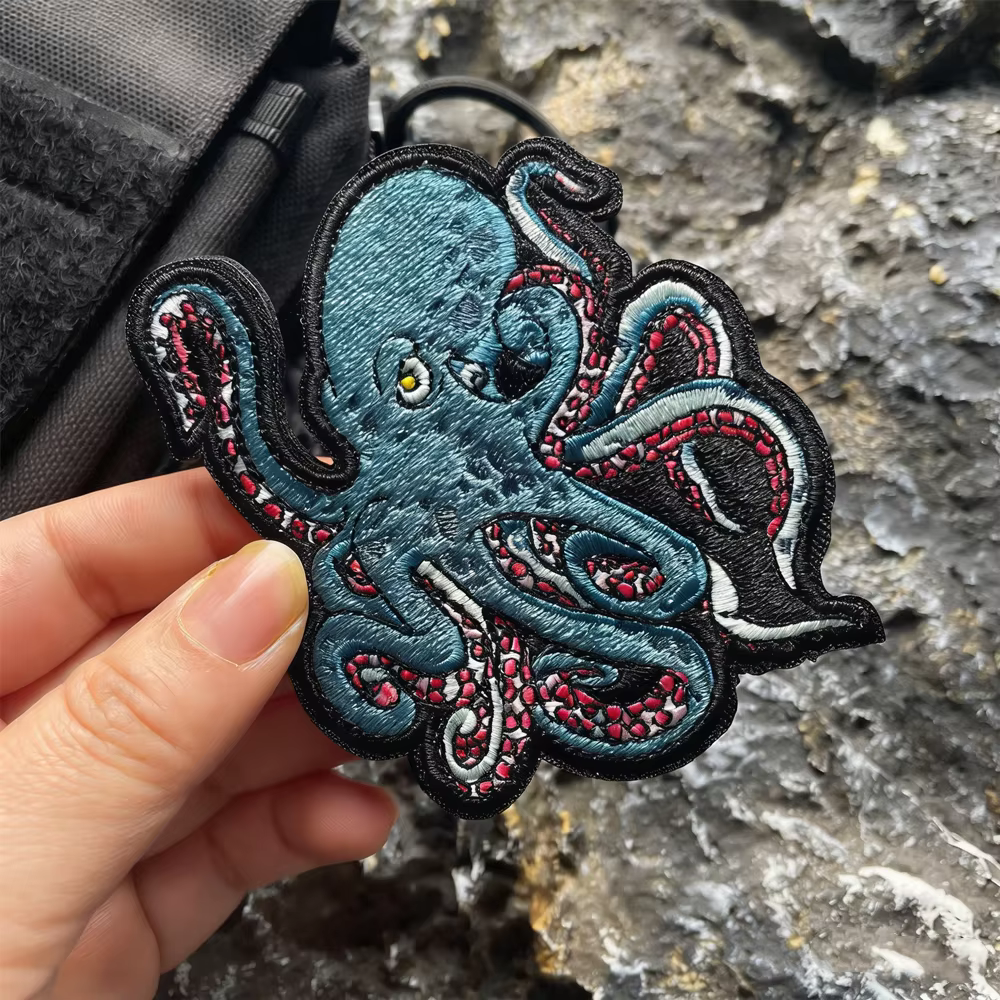 Deep Sea Hunter parche bordado octagonal pulpo azul para ropa - imagen 2