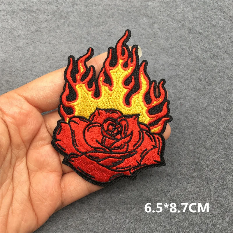 Parche bordado termoadhesivo corazón de llama – Punk para planchar - imagen 4