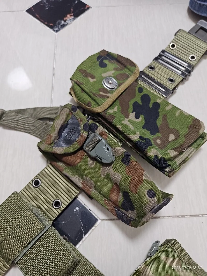 Cinturón táctico japonés con bolsillos para cargadores y herramientas