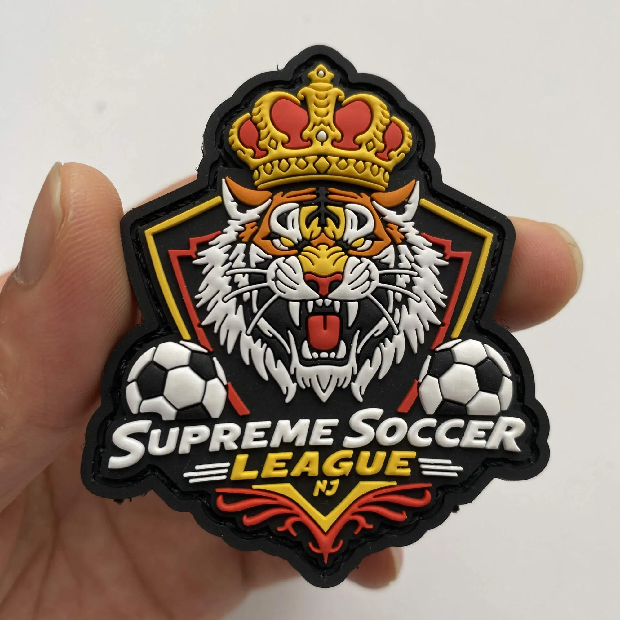 Etiqueta de PVC personalizada para coser en ropa y accesorios - imagen 3