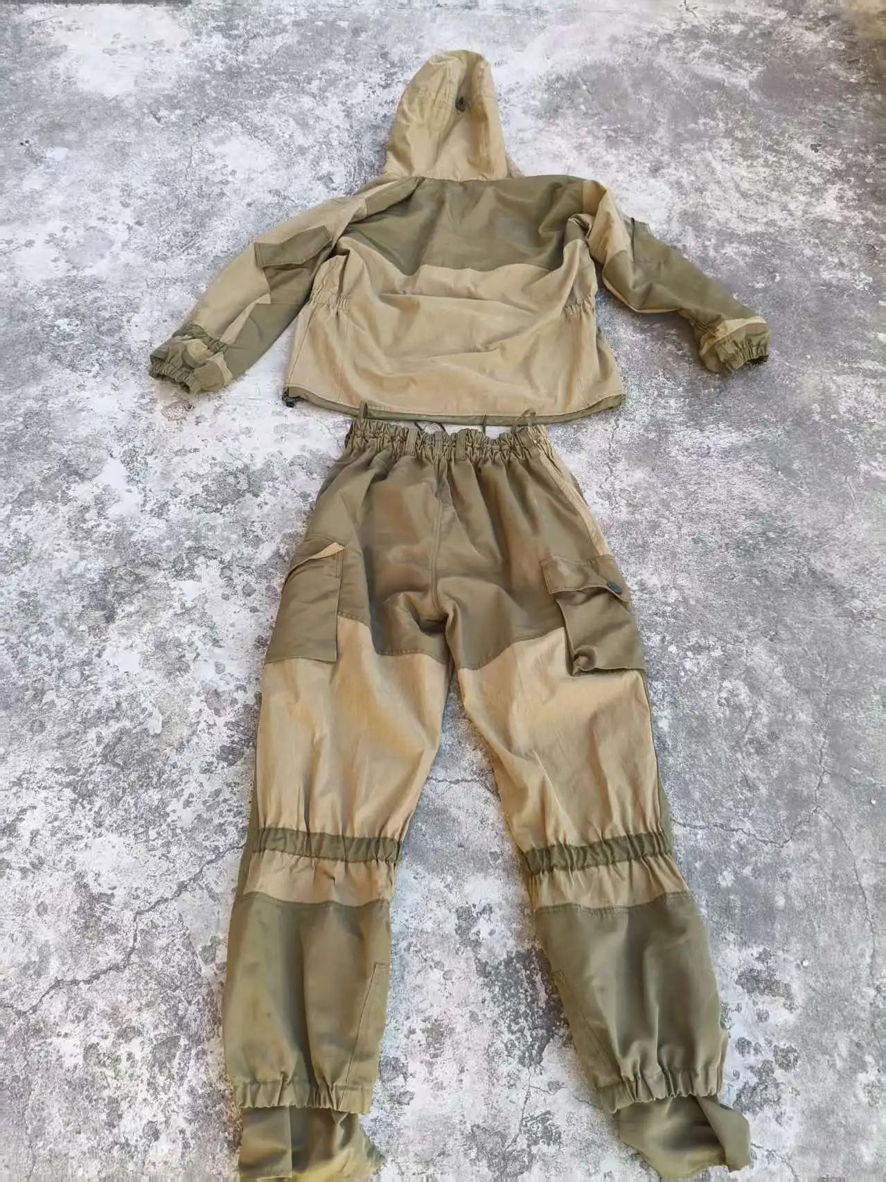 Chaqueta del conjunto ruso con camuflaje y bolsillos funcionales