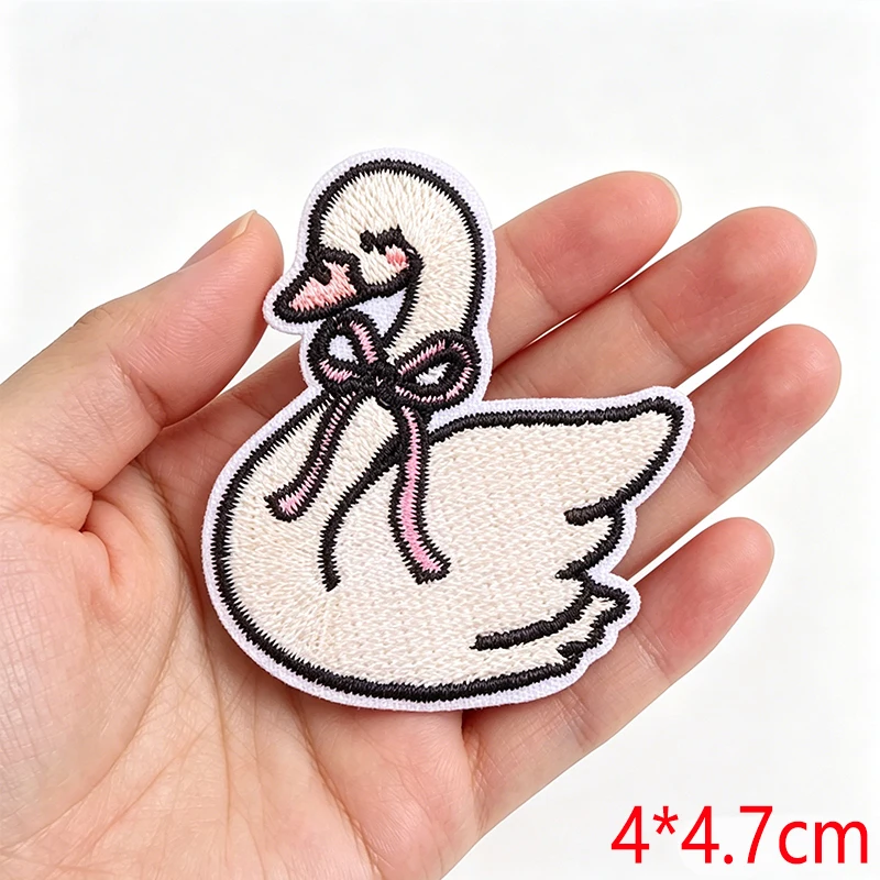 Parches termoadhesivos bordados corazón rosa lazo y labial para gorra - imagen 5