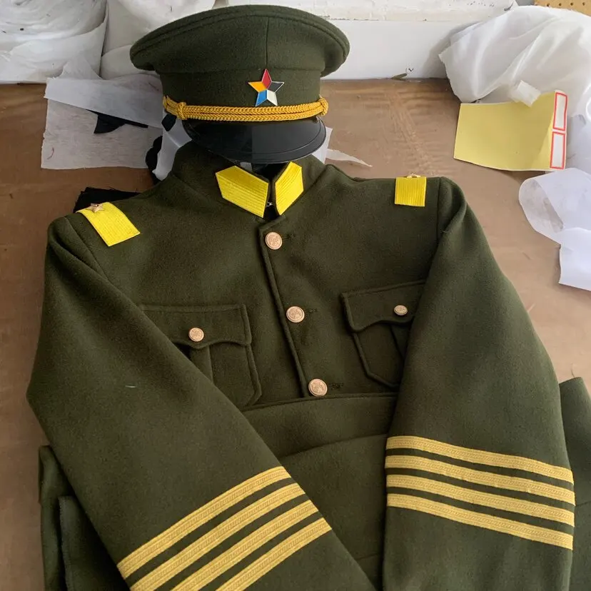 Capa militar cosplay de lana guerrero, estilo bélico elegante - imagen 4
