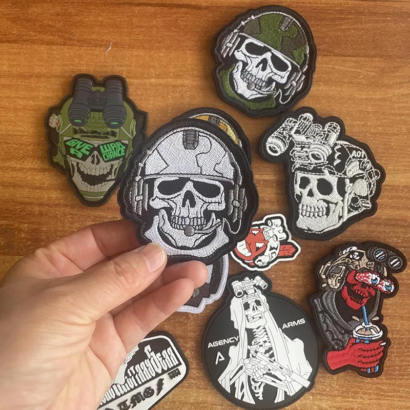 Parche táctico de PVC con calavera luminosa para mochila - imagen 2