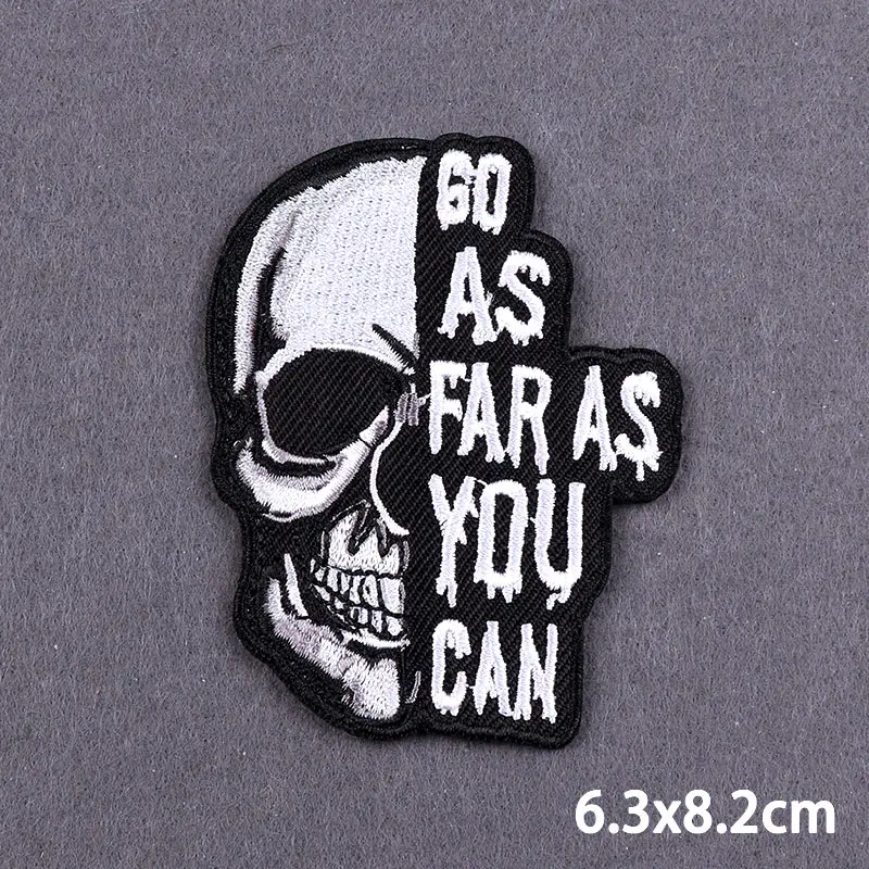 Detalle del bordado de calavera