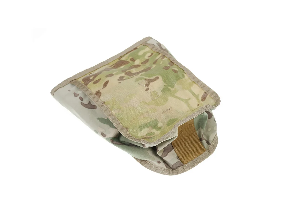 Bolsa táctica PEW TACTICAL con accesorios MOLLE acoplados en vista cenital