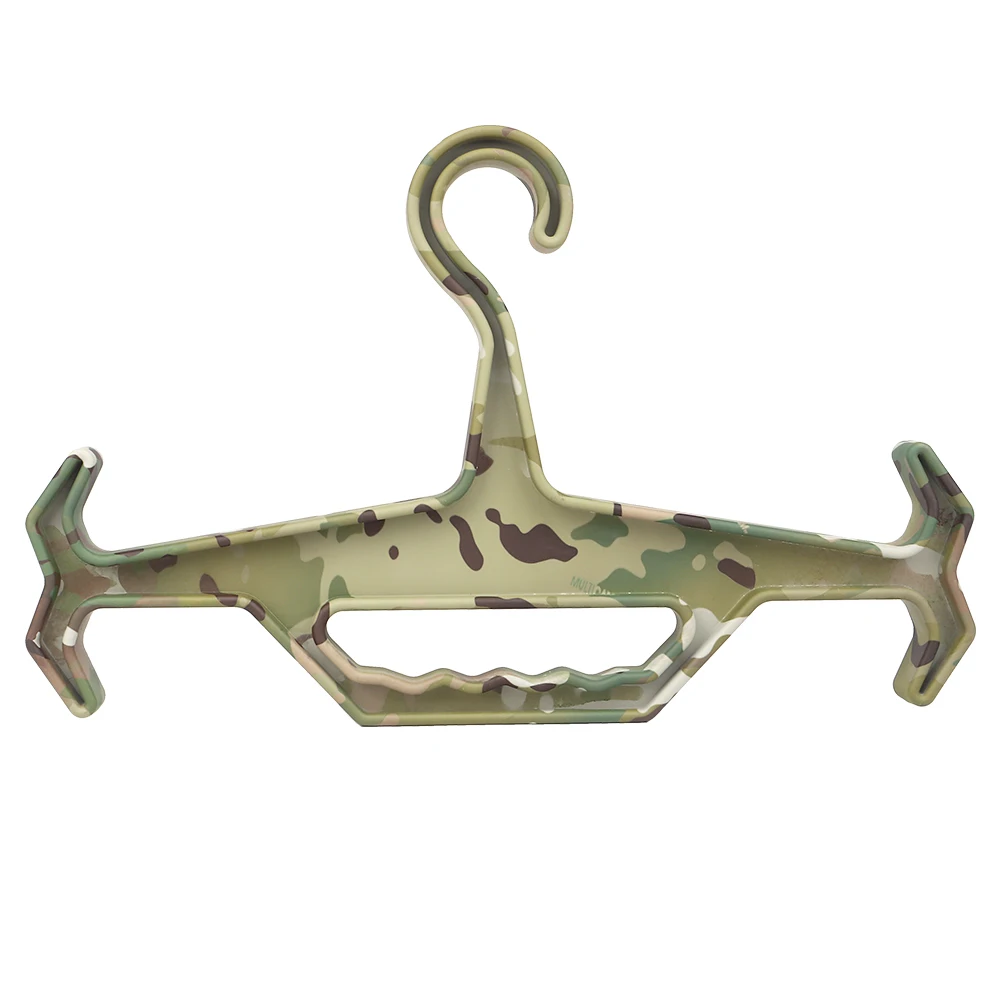 Percha con chaleco portaplacas colgado