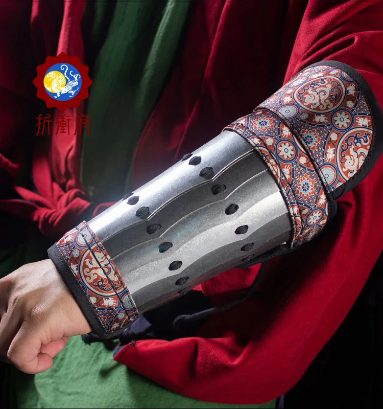 Protector de brazo con diseño tipo armadura china