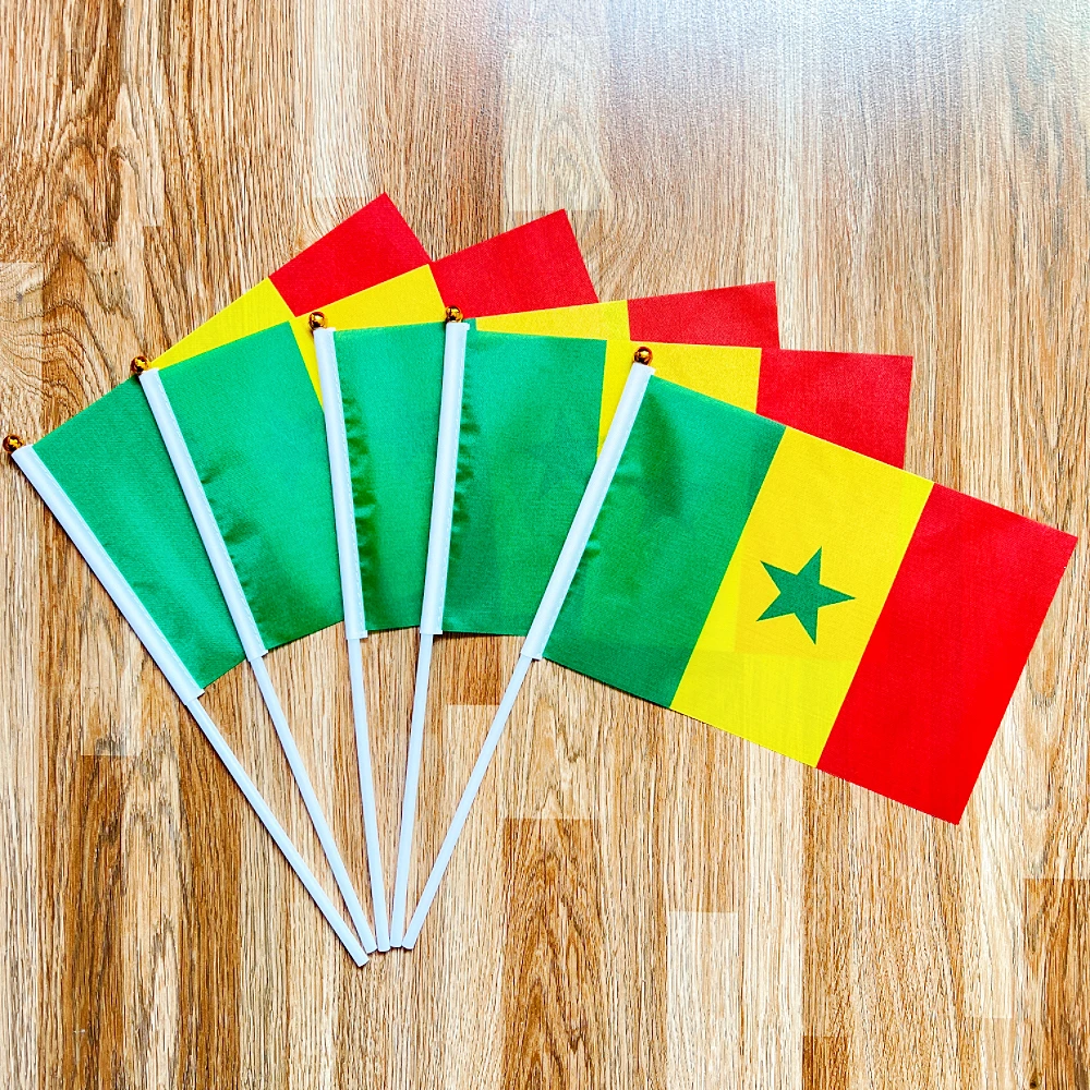 Bandera de mano Senegal pequeña en poliéster con asta plástica - imagen 3