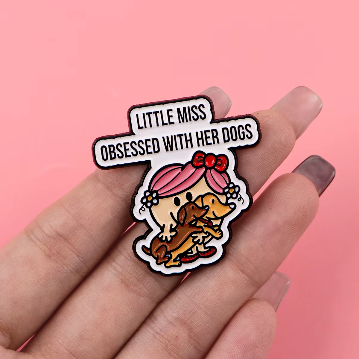 Pin de esmalte chica dibujos animados – Broche para amantes de perros - imagen 4