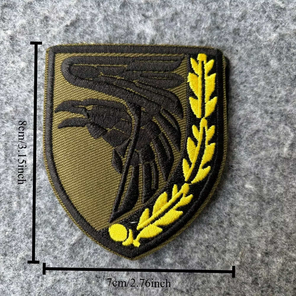 Parche bordado con diseño alegre para personalizar tu equipo
