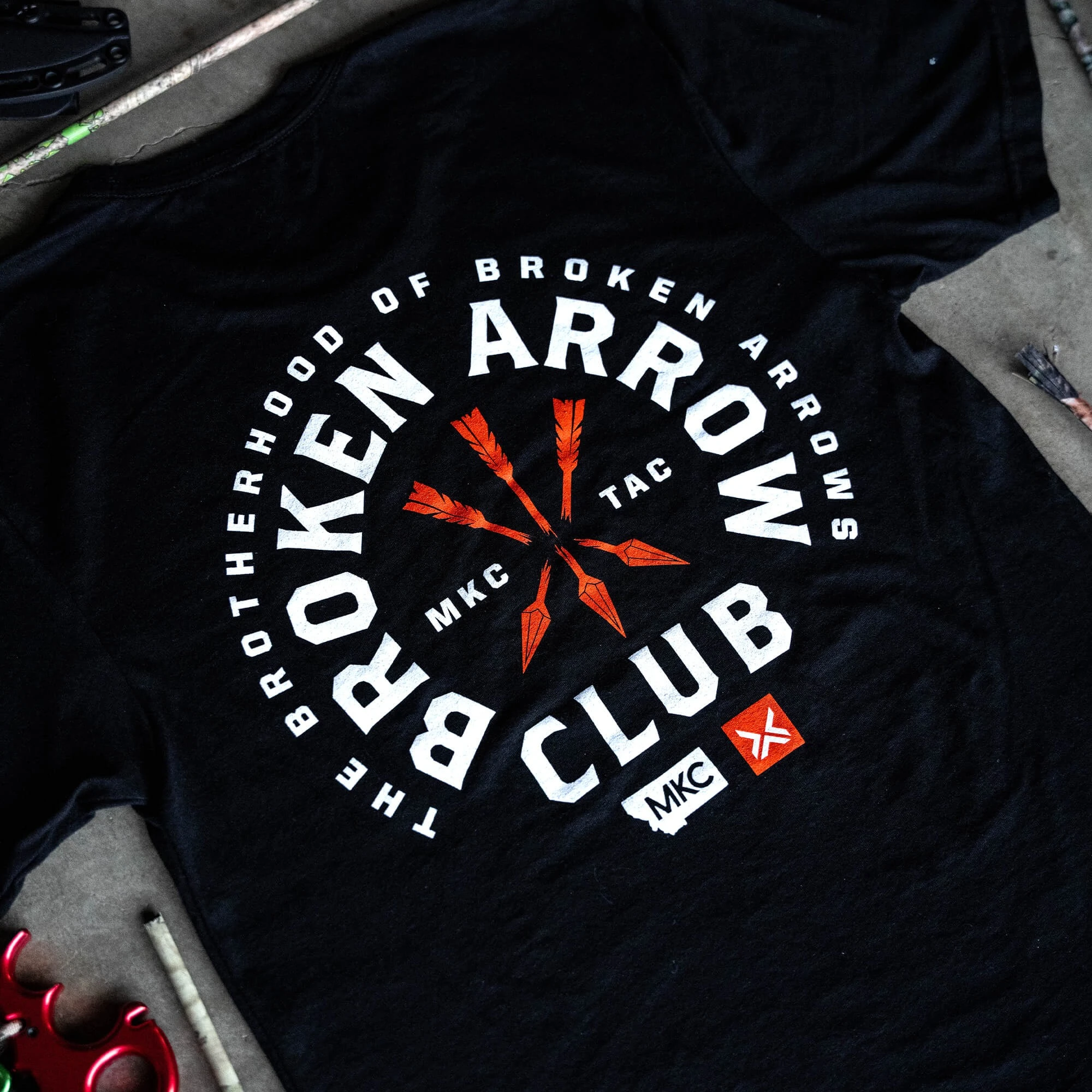 MKC Broken Arrow Club Tac Tee Camiseta táctica unisex urbana premium - imagen 5