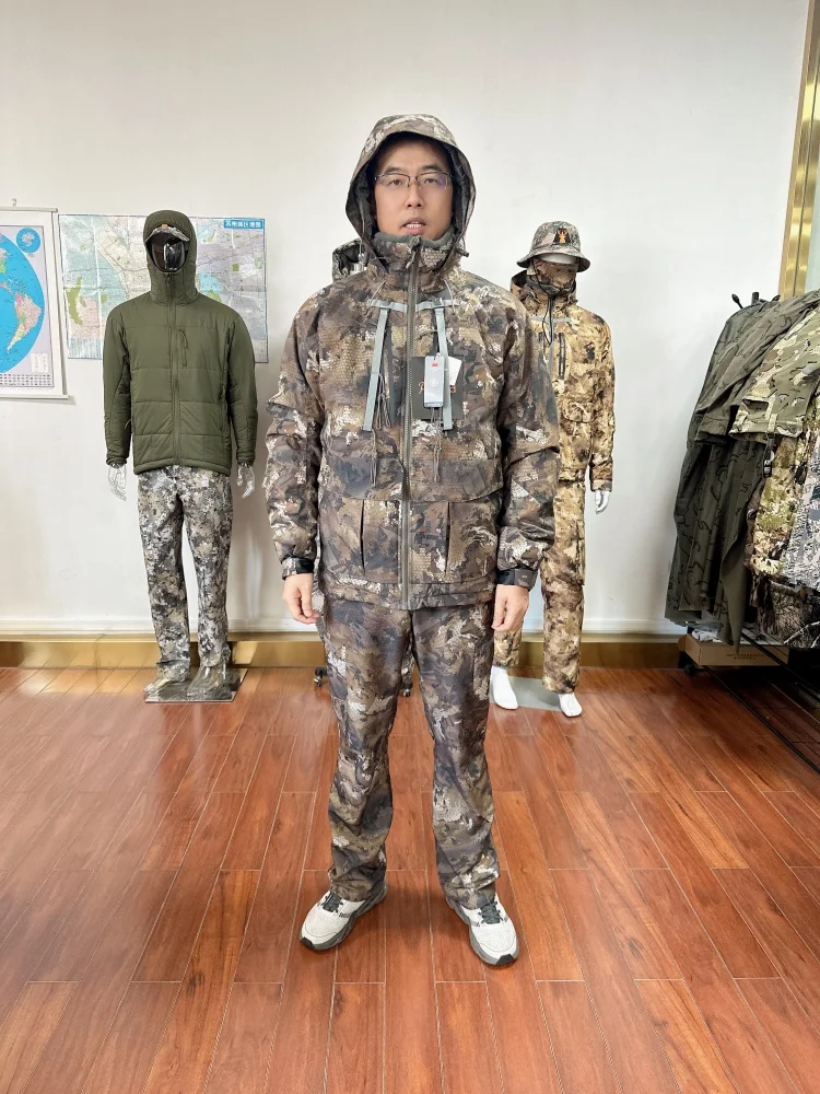 Chaqueta impermeable de camuflaje para caza