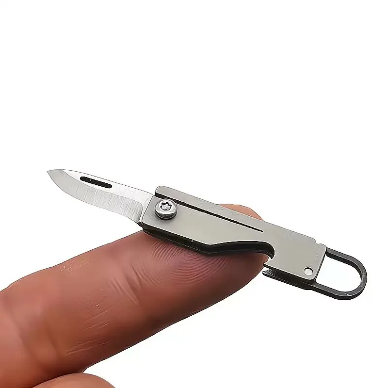 Mini navaja de titanio con diseño compacto