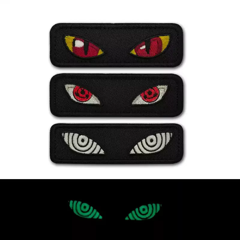 Parche frontal mostrando el diseño del ojo de gato y el mal de ojo