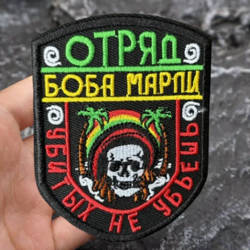 Parche bordado con diseño de esqueleto