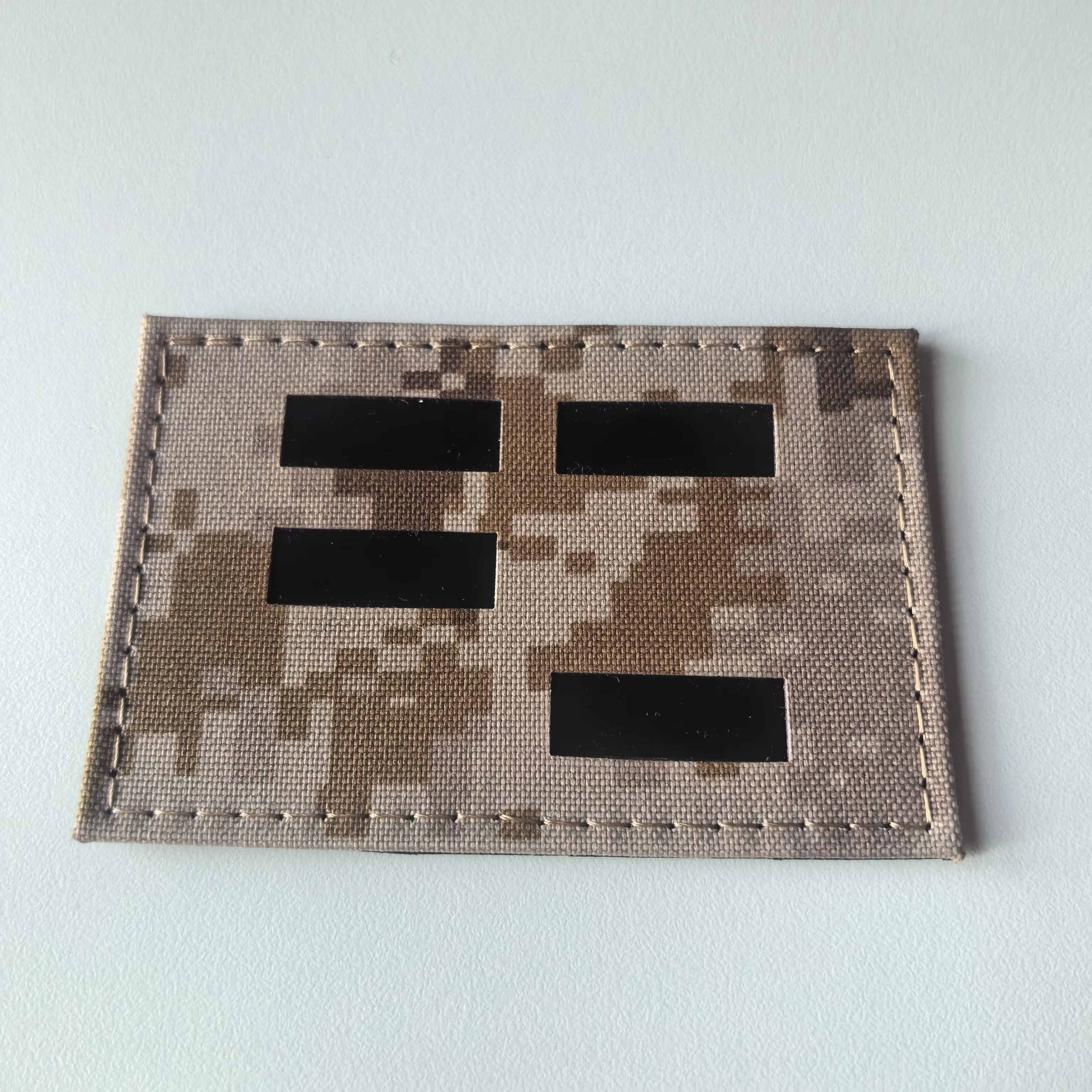 Parche MOLLE cortado láser FERRO para mochila táctica - imagen 3