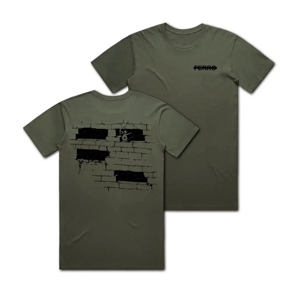 Camiseta táctica negra manga corta holgada cuello redondo acento rojo