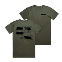 Camiseta táctica negra manga corta holgada cuello redondo acento rojo
