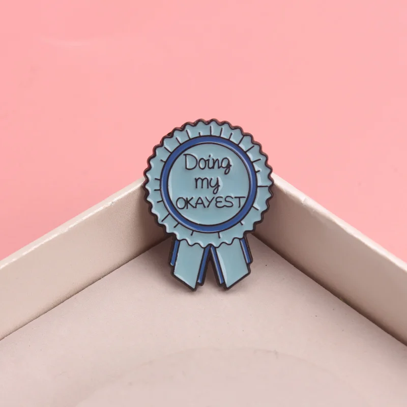Pin esmaltado vintage frase motivacional Doing My Okayest – Broche - imagen 3