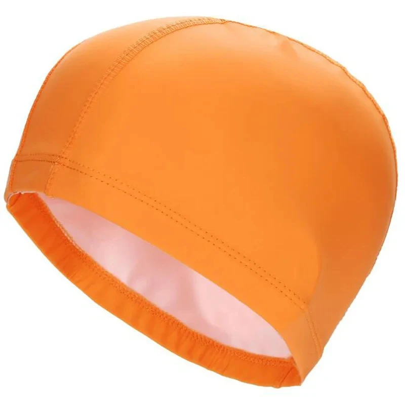 Gorro de natación PU impermeable en uso