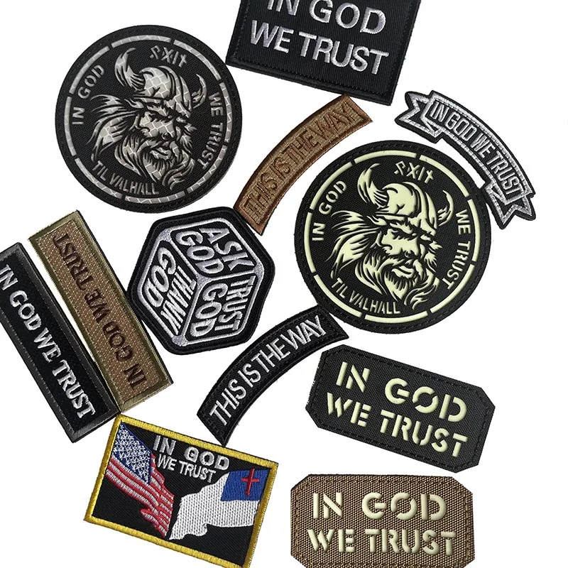 Parche táctico bordado luminoso En Dios Confiamos con velcro