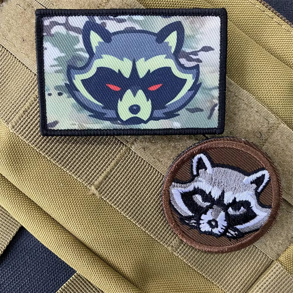 Parche tactico insignia patrulla mapache enojado Multicam velcro - imagen 3