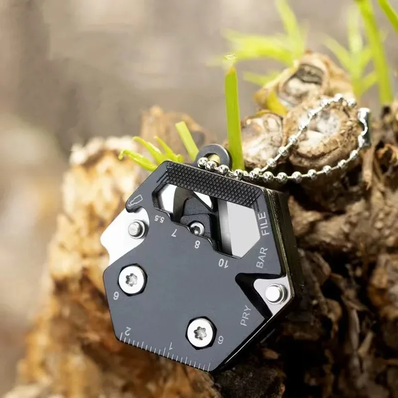 Multiherramienta EDC hexagonal tipo moneda con llavero y destornillador - imagen 4
