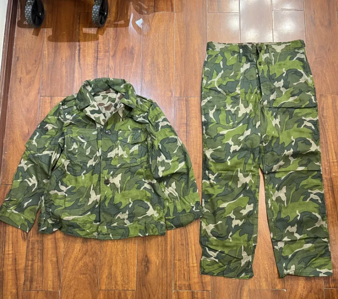 Traje camuflado doble cara tipo 85 con patrón de cuatro hojas pequeño