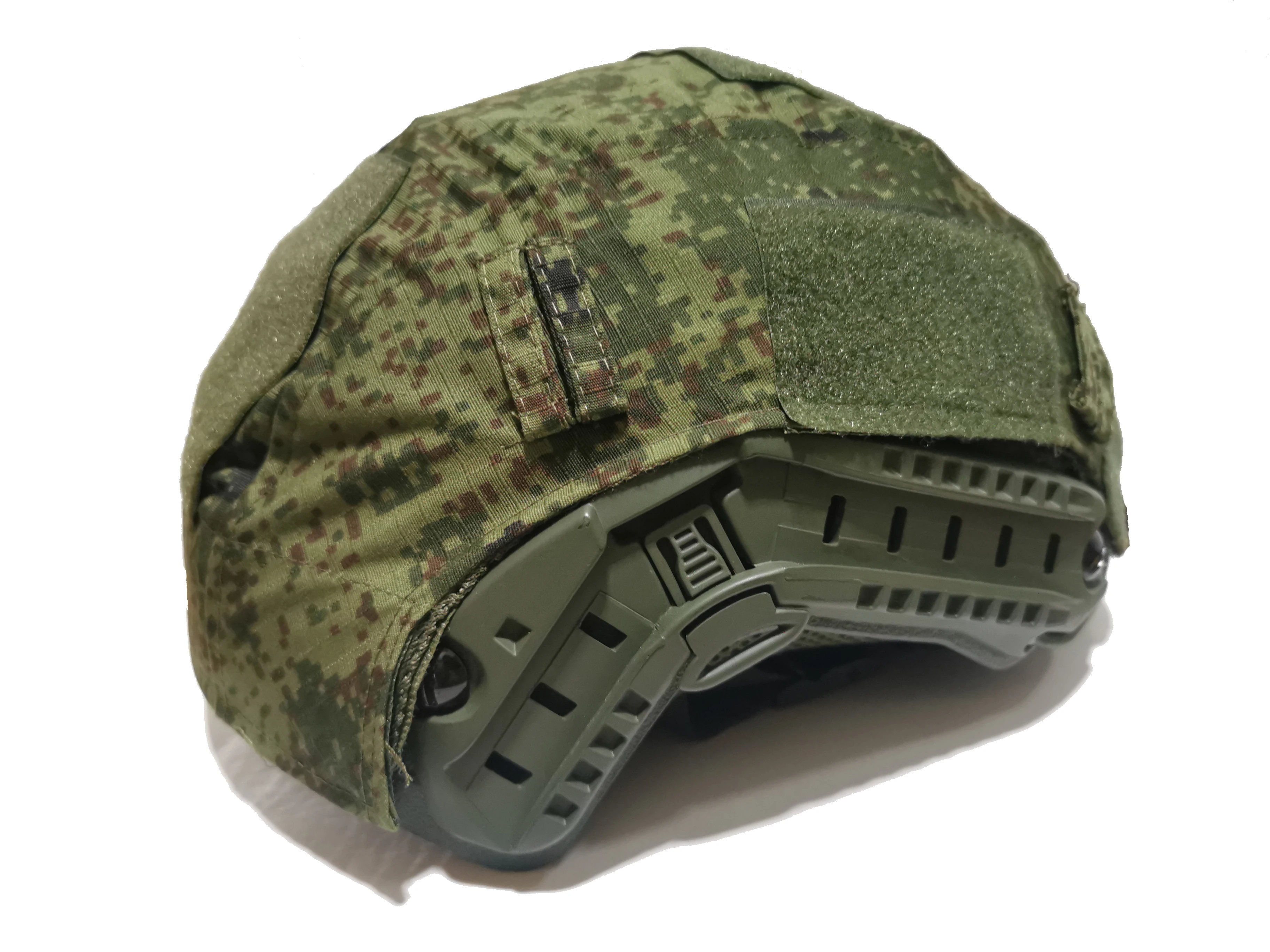 Casco con funda rápida en campo