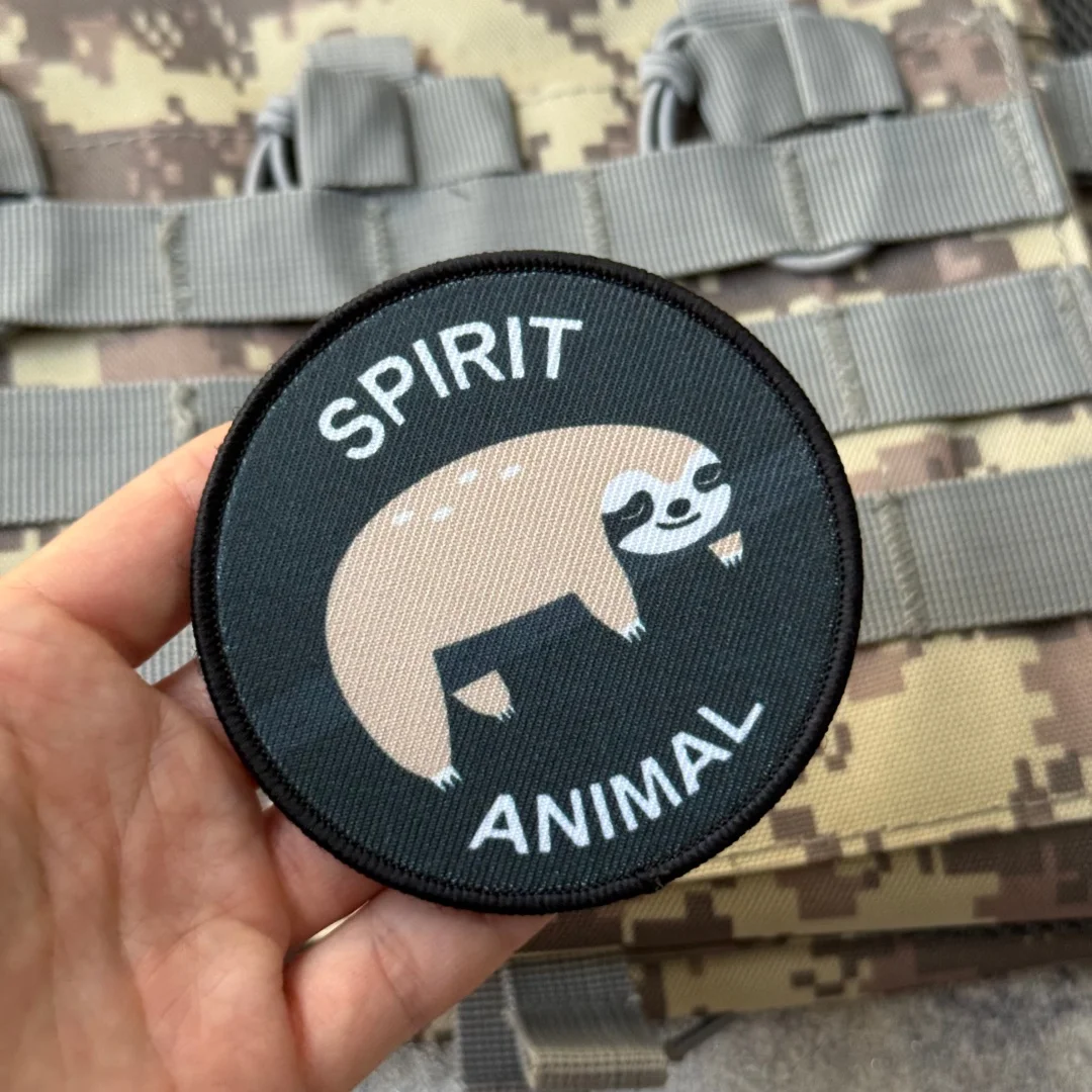 Parche táctico con estética de insignia