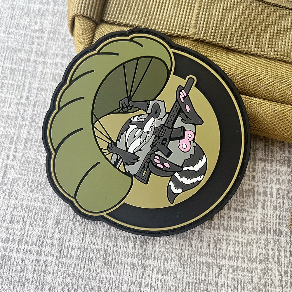 Parche táctico PVC mapache paracaidismo – para mochila - imagen 4