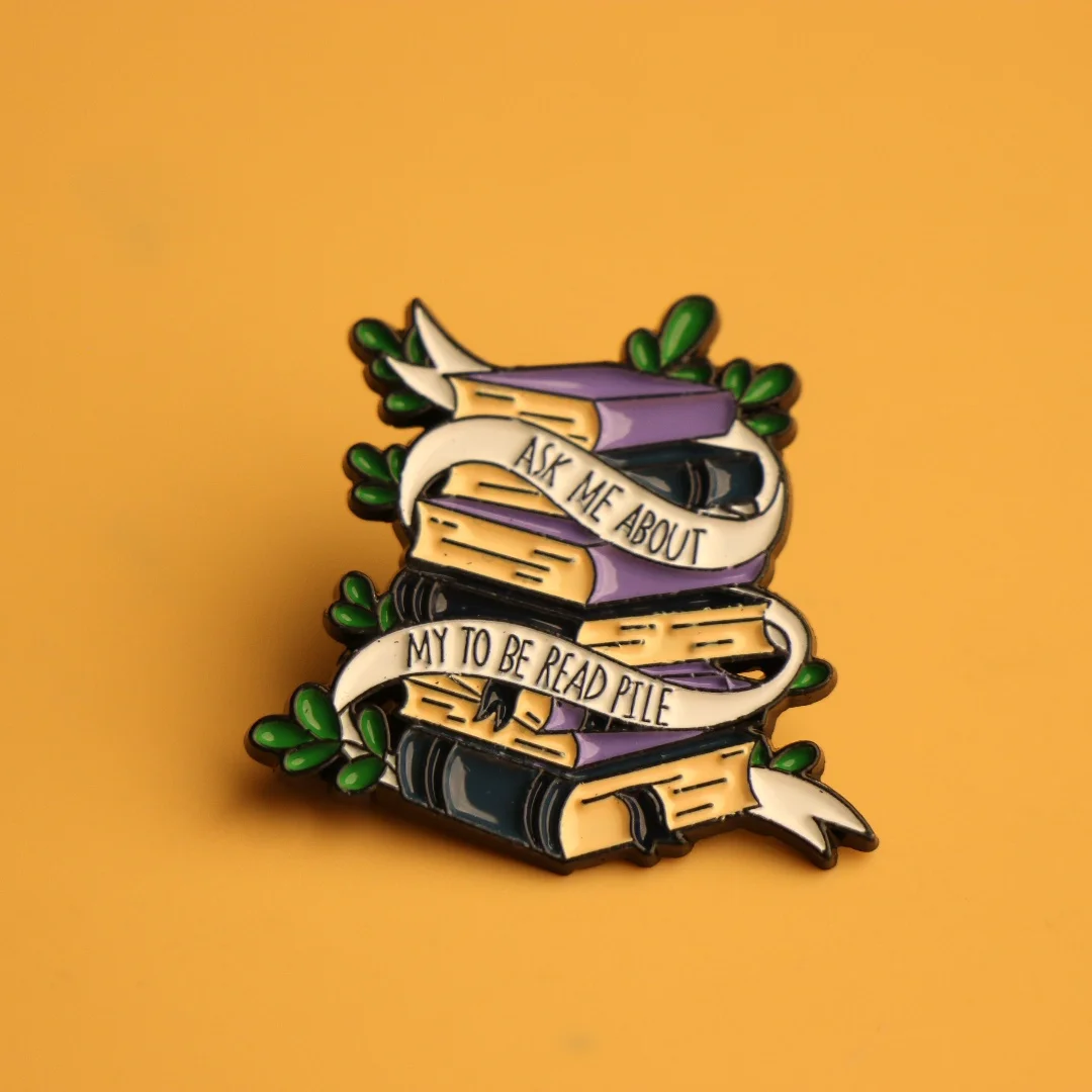 Broche literario único en solapa