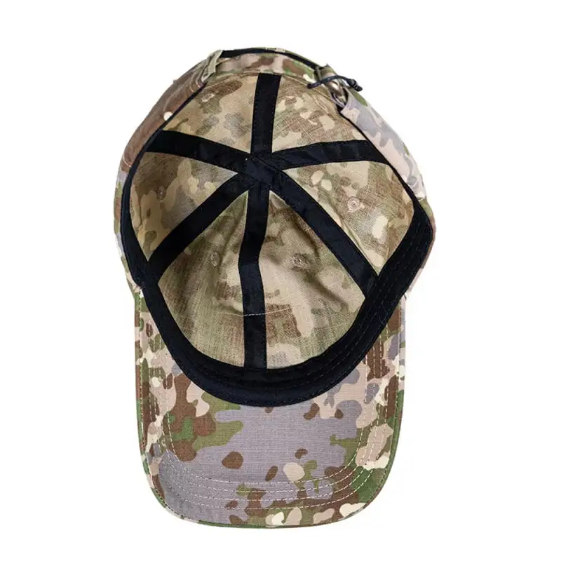 Detalle de diseño camuflado y textura de la tela