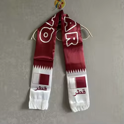 Bufanda Qatar fútbol doble cara satén estampada con borlas