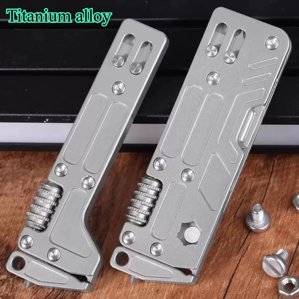 Llave multifunción táctica en titanio con rompeventanas - imagen 2